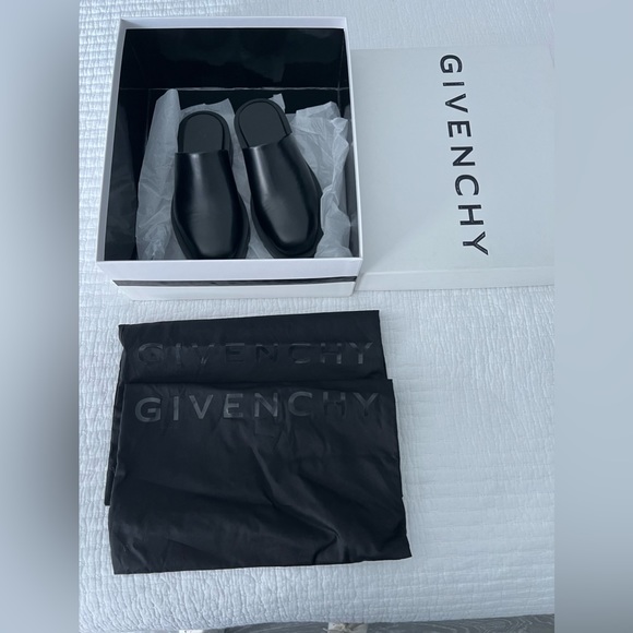 Givenchy 4G Plaque Square-Toe Mules, NWT and box - Picture 5 of 8